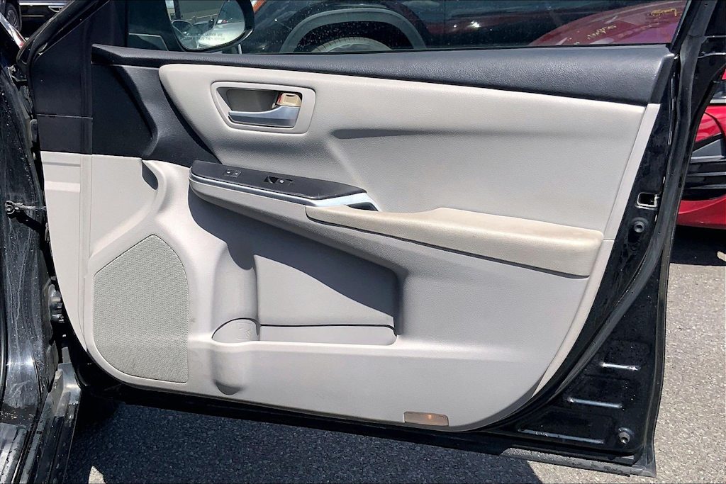Thumbnail: 2015 Toyota Camry - 28