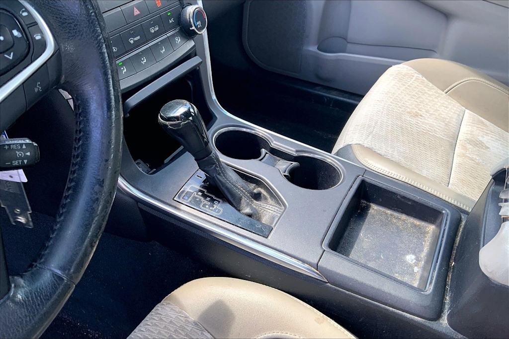 Thumbnail: 2015 Toyota Camry - 16