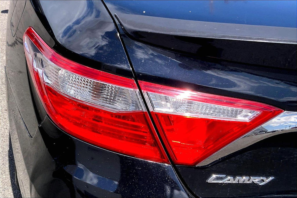 Thumbnail: 2015 Toyota Camry - 32