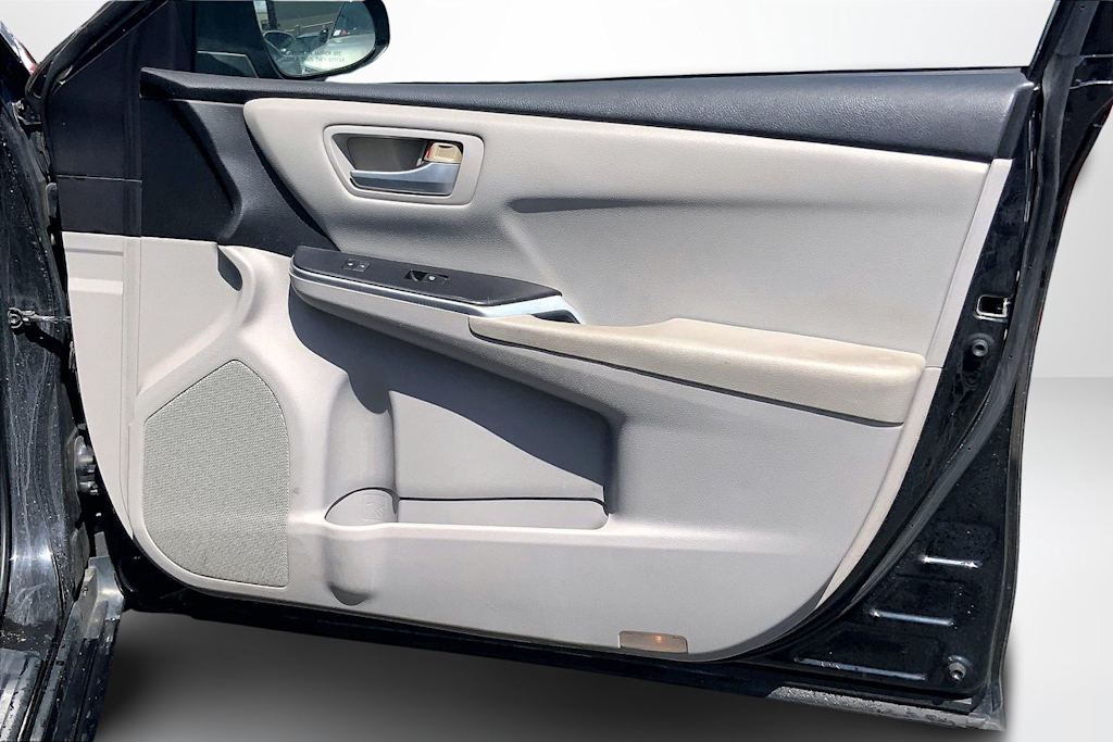 Thumbnail: 2015 Toyota Camry - 29