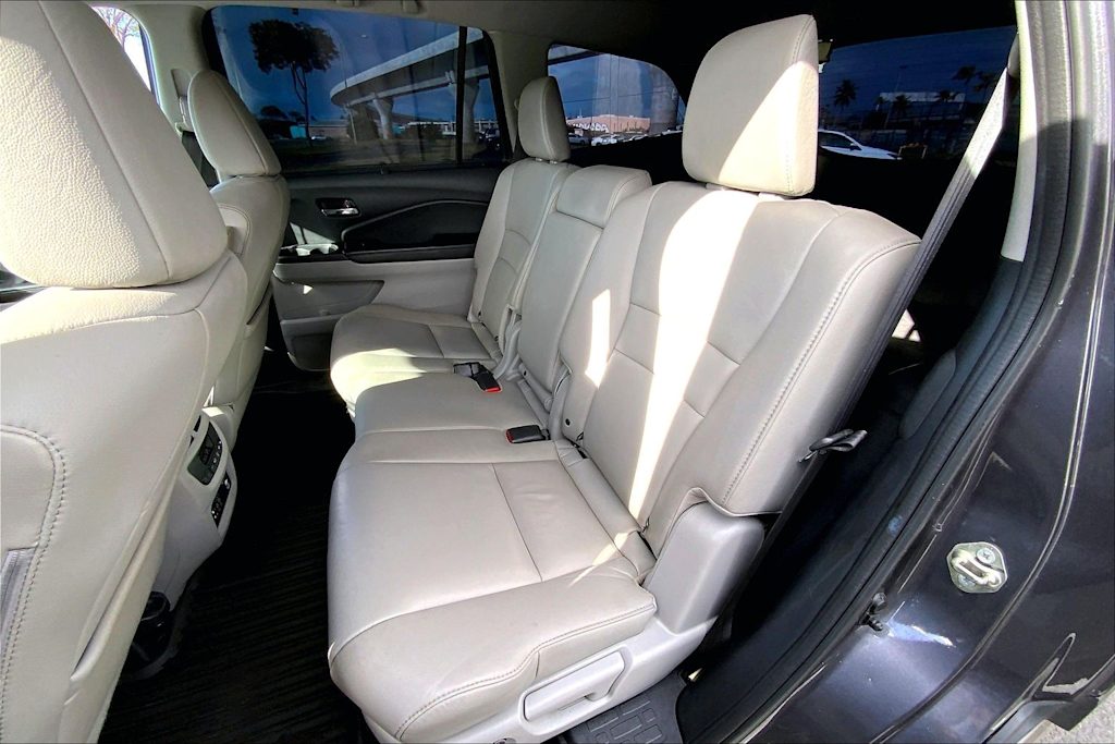 Thumbnail: 2017 Honda Pilot - 12