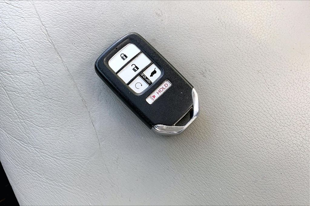 Thumbnail: 2017 Honda Pilot - 19