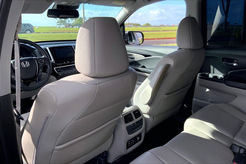 Thumbnail: 2017 Honda Pilot - 11