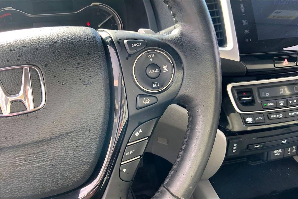 Thumbnail: 2017 Honda Pilot - 26