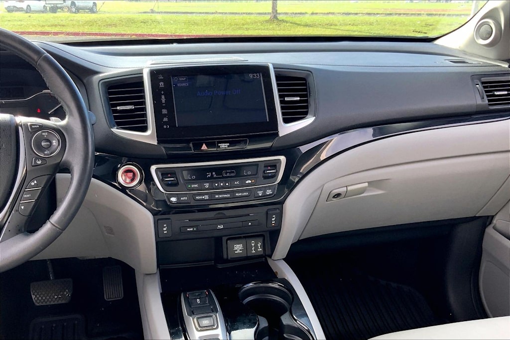 Thumbnail: 2017 Honda Pilot - 14