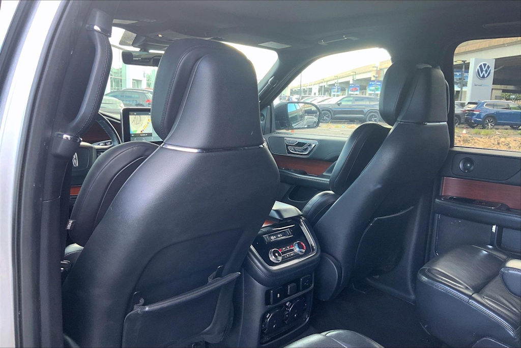 Thumbnail: 2021 Lincoln Navigator L - 13