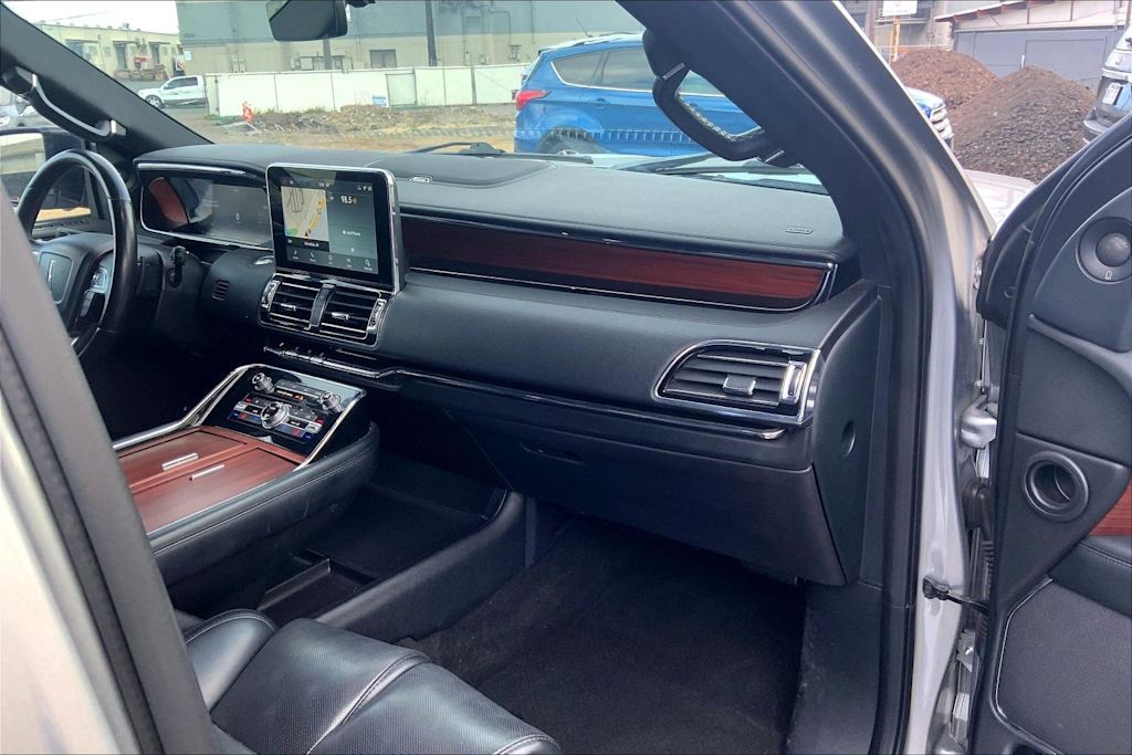 Thumbnail: 2021 Lincoln Navigator L - 15