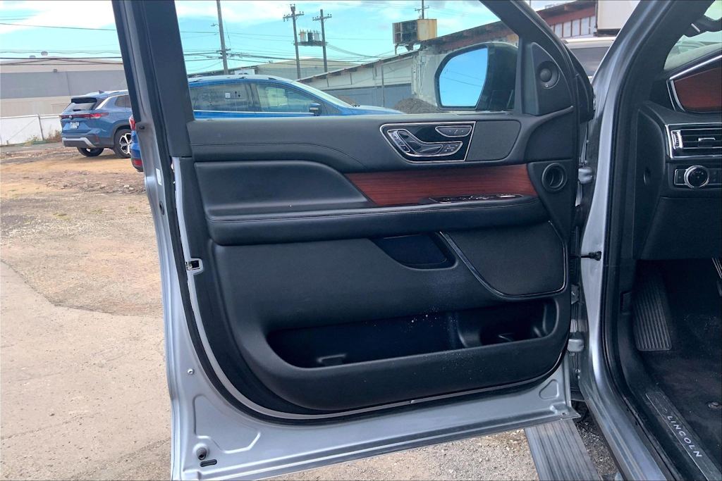 Thumbnail: 2021 Lincoln Navigator L - 27