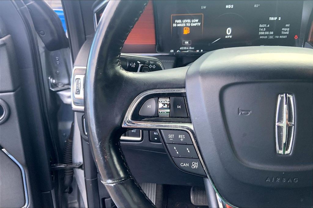 Thumbnail: 2021 Lincoln Navigator L - 24