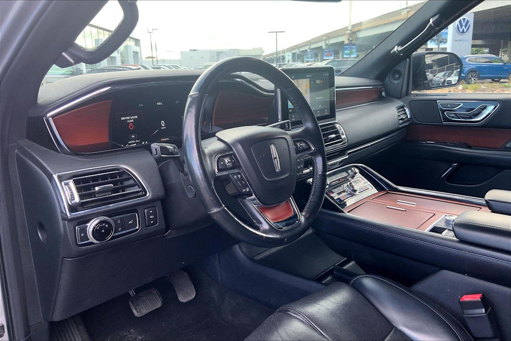 Thumbnail: 2021 Lincoln Navigator L - 2