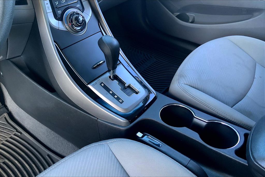 Thumbnail: 2013 Hyundai Elantra - 16