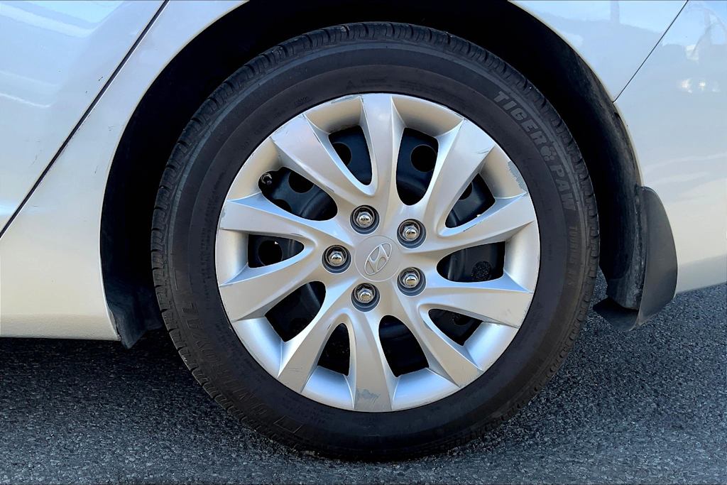 Thumbnail: 2013 Hyundai Elantra - 8