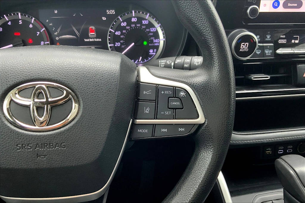 Thumbnail: 2023 Toyota Highlander - 26