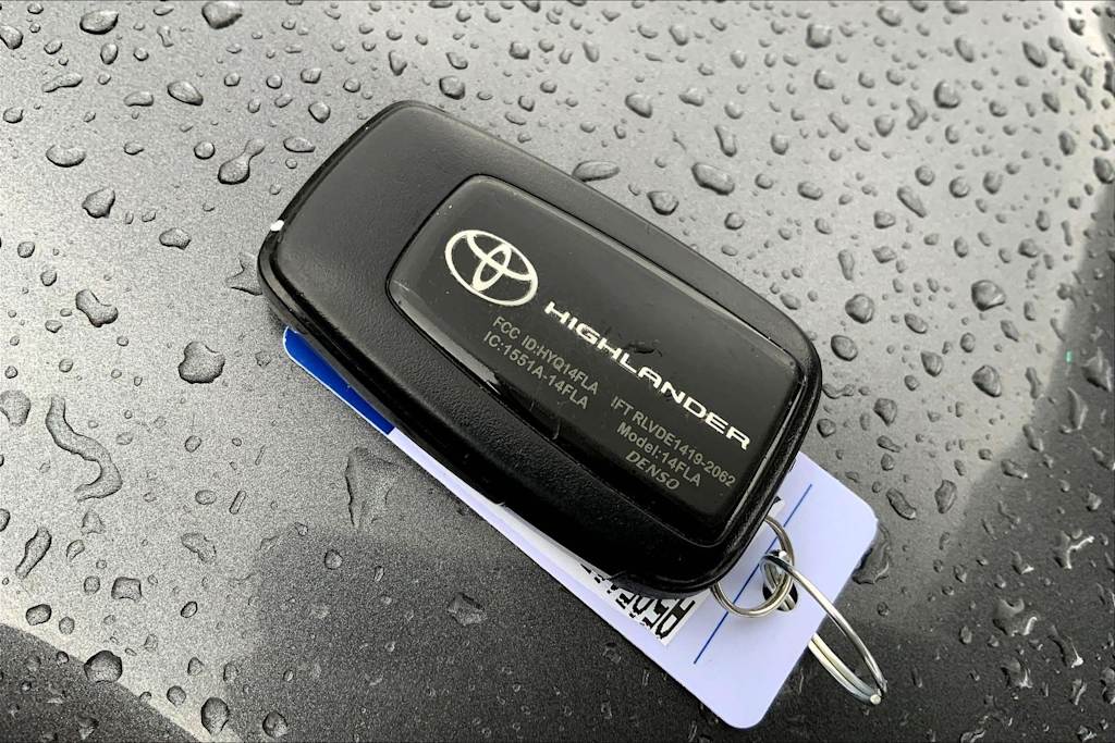 Thumbnail: 2023 Toyota Highlander - 20