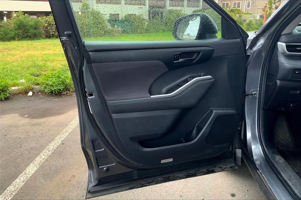 Thumbnail: 2023 Toyota Highlander - 27