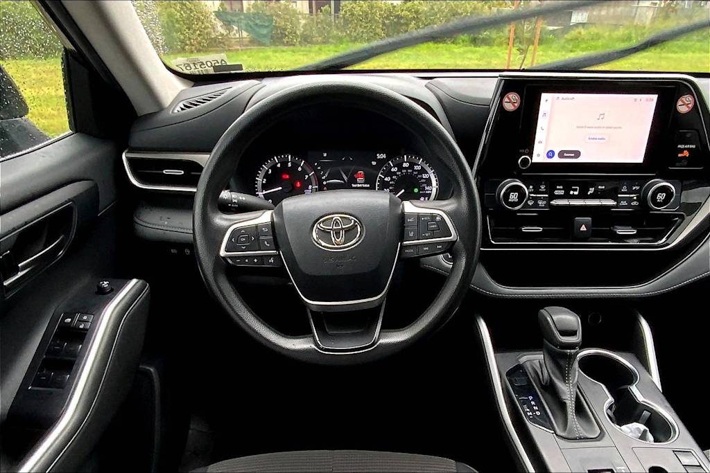 Thumbnail: 2023 Toyota Highlander - 14