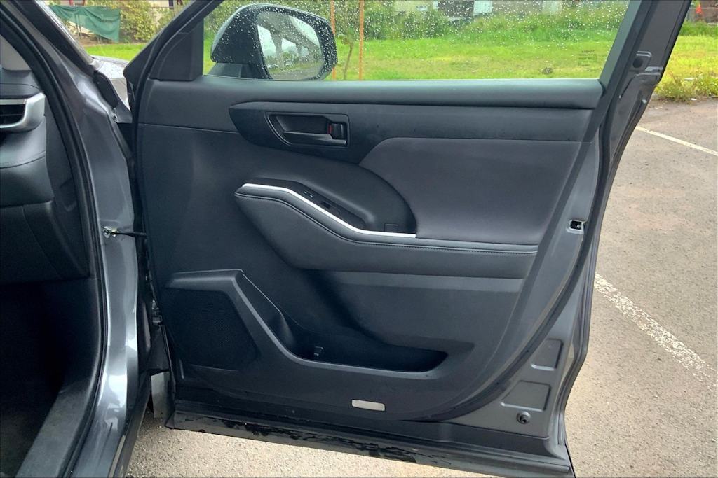 Thumbnail: 2023 Toyota Highlander - 28