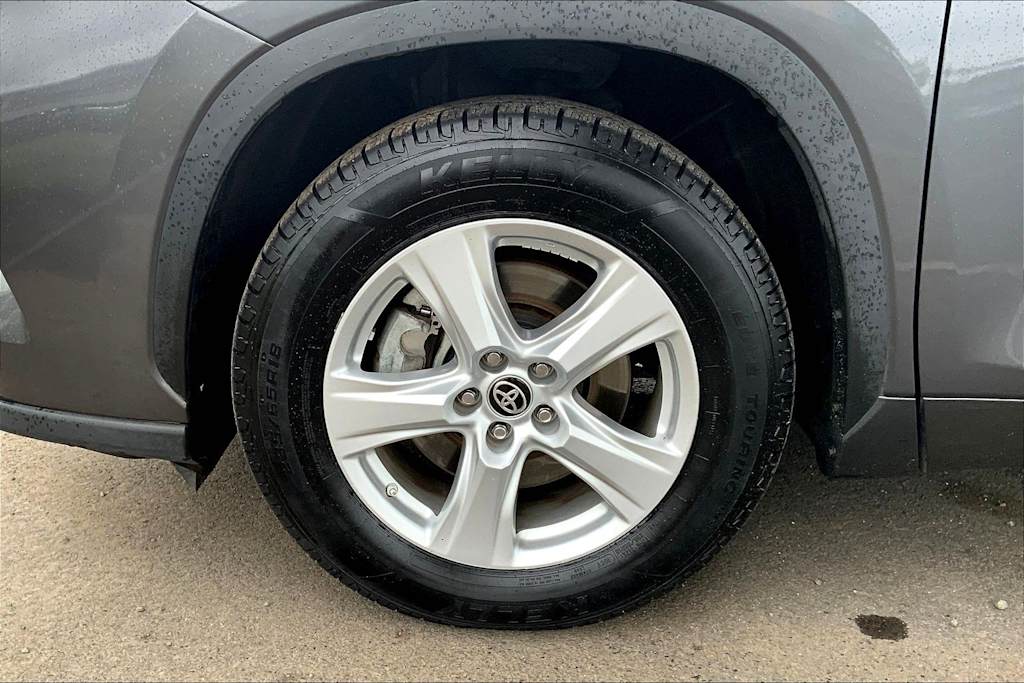 Thumbnail: 2023 Toyota Highlander - 8