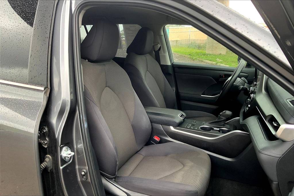 Thumbnail: 2023 Toyota Highlander - 12