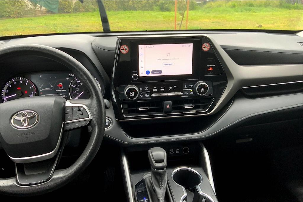 Thumbnail: 2023 Toyota Highlander - 15