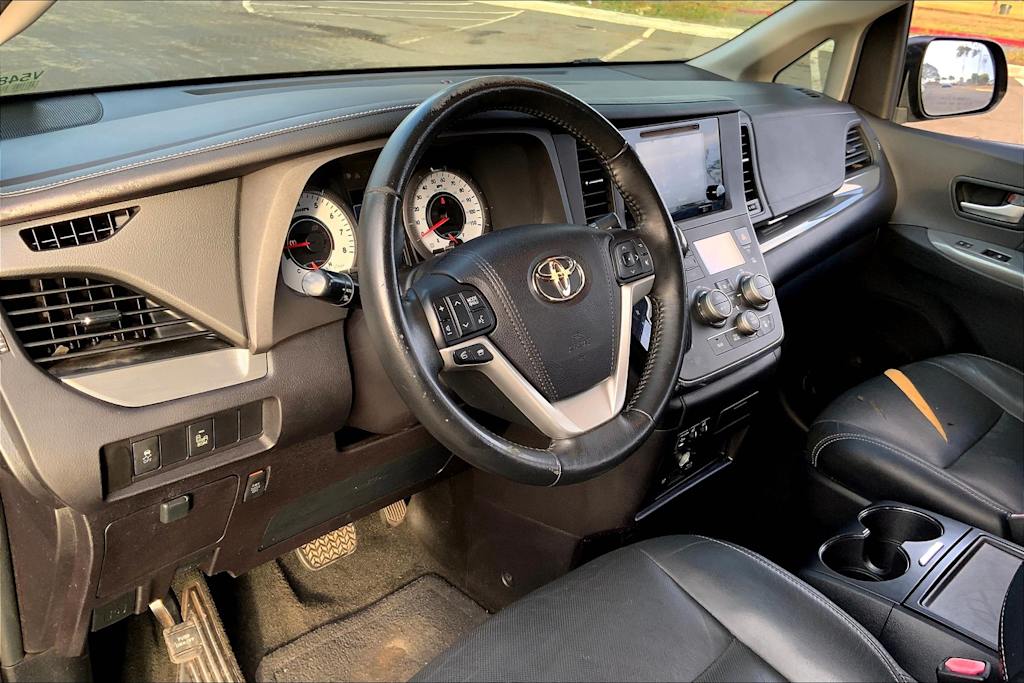 2015 Toyota Sienna SE 2