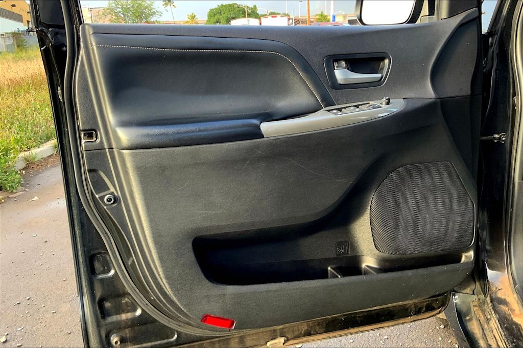 2015 Toyota Sienna SE 27