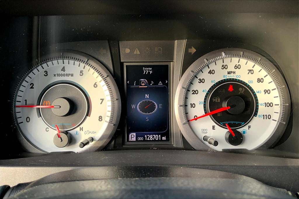 2015 Toyota Sienna SE 16