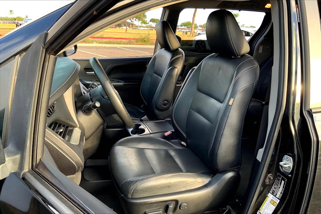 2015 Toyota Sienna SE 10