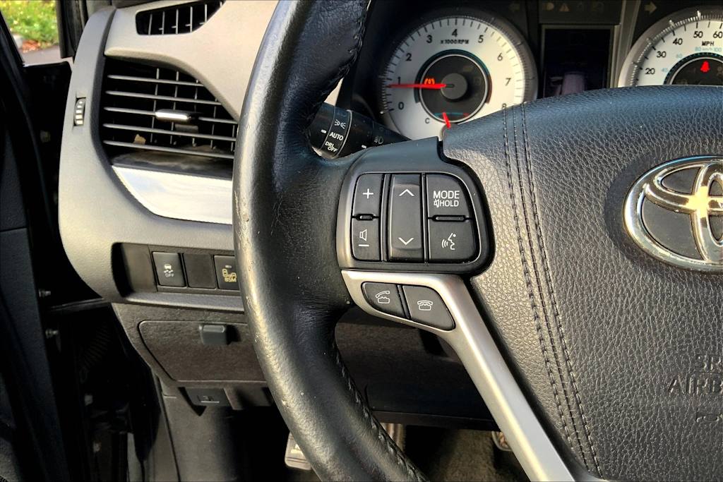 2015 Toyota Sienna SE 25