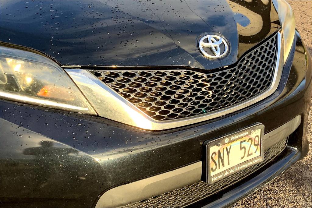 2015 Toyota Sienna SE 32