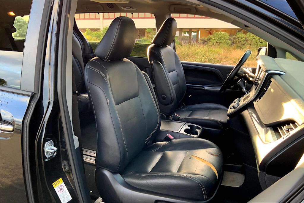 2015 Toyota Sienna SE 11