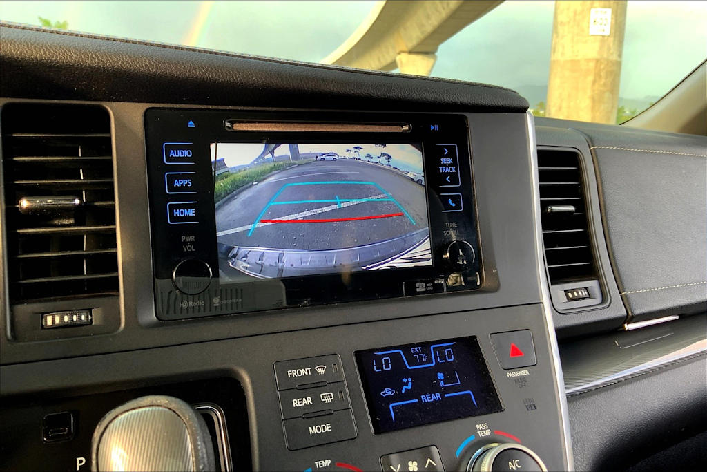 2015 Toyota Sienna SE 15