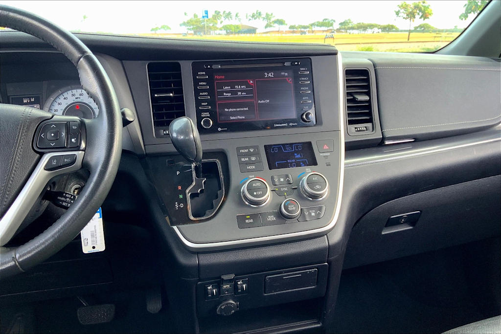 2020 Toyota Sienna SE 15