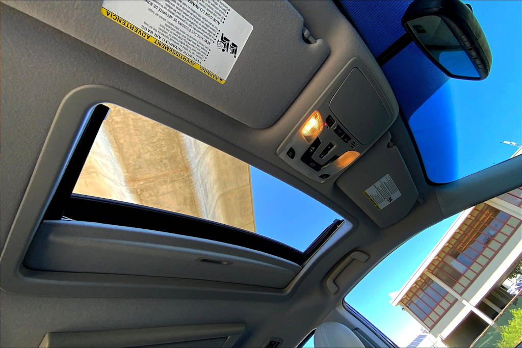 Thumbnail: 2014 Toyota Sienna - 29
