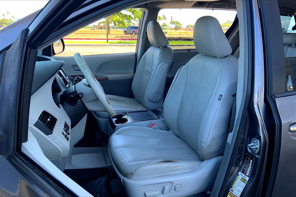 Thumbnail: 2014 Toyota Sienna - 10