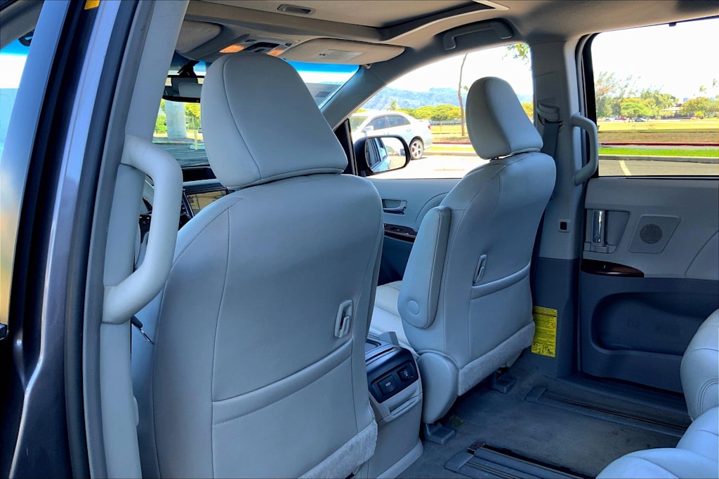 Thumbnail: 2014 Toyota Sienna - 12