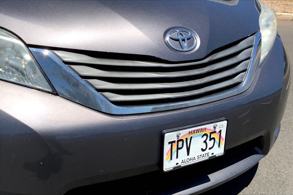 Thumbnail: 2014 Toyota Sienna - 32