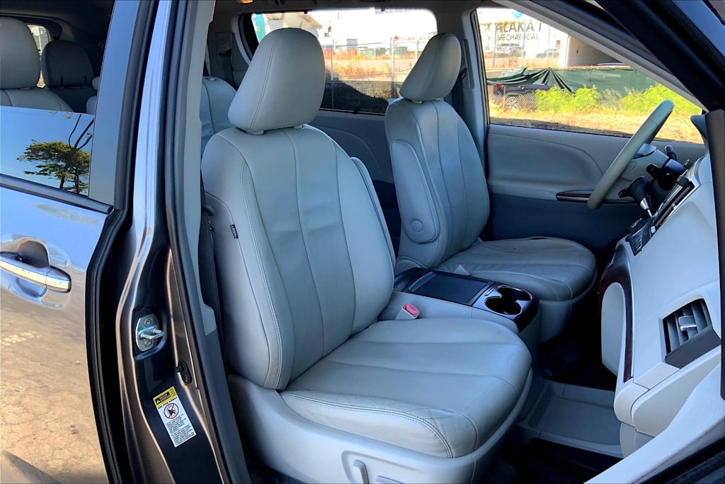 Thumbnail: 2014 Toyota Sienna - 11