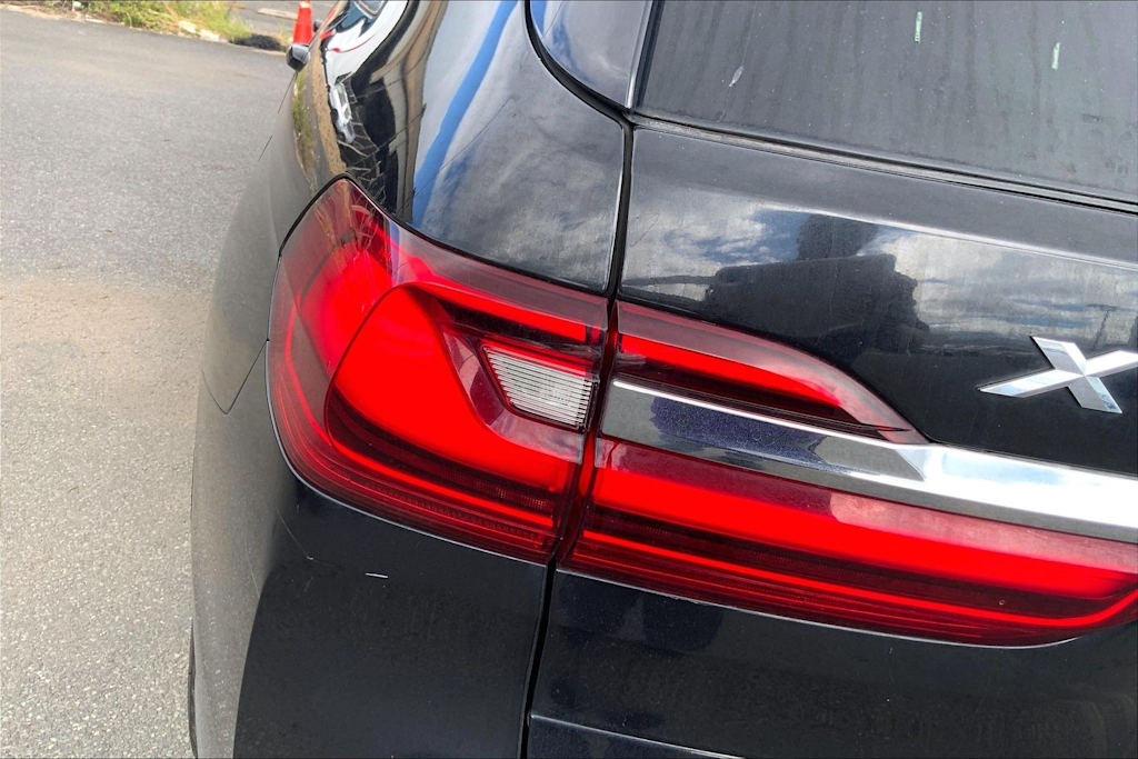 Thumbnail: 2021 BMW X7 - 32