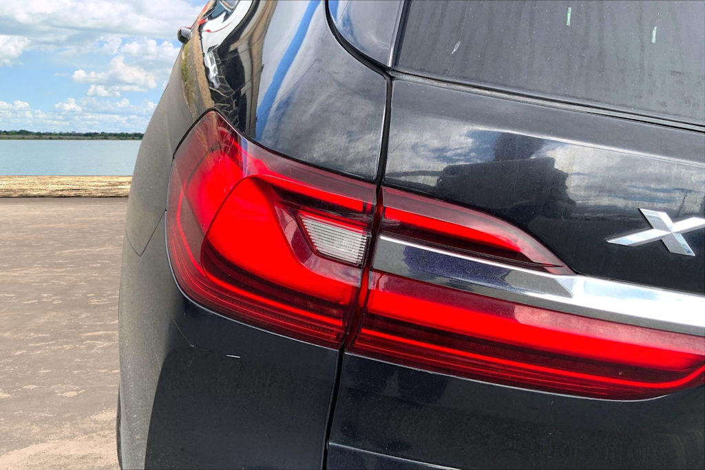 Thumbnail: 2021 BMW X7 - 32
