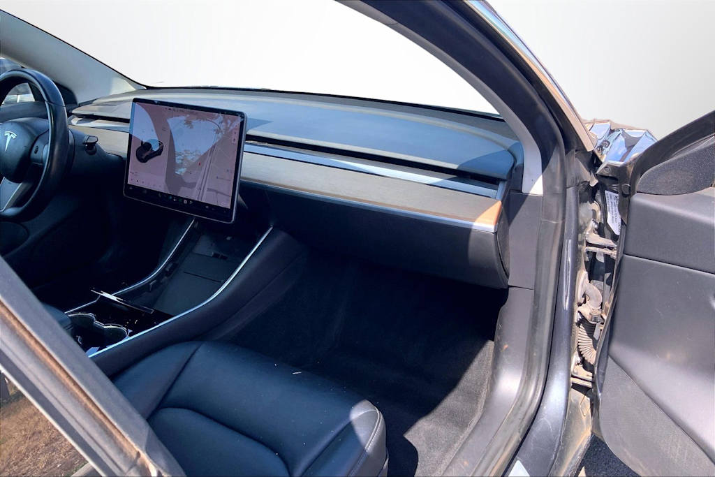 Thumbnail: 2018 Tesla Model 3 - 14