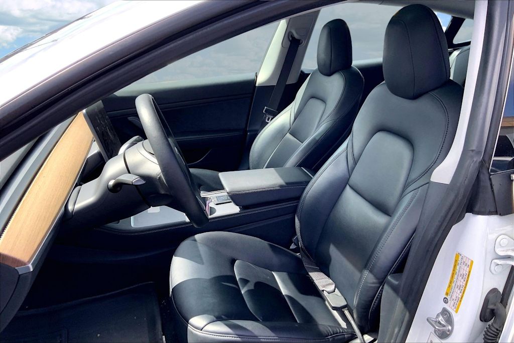 Thumbnail: 2021 Tesla Model 3 - 10