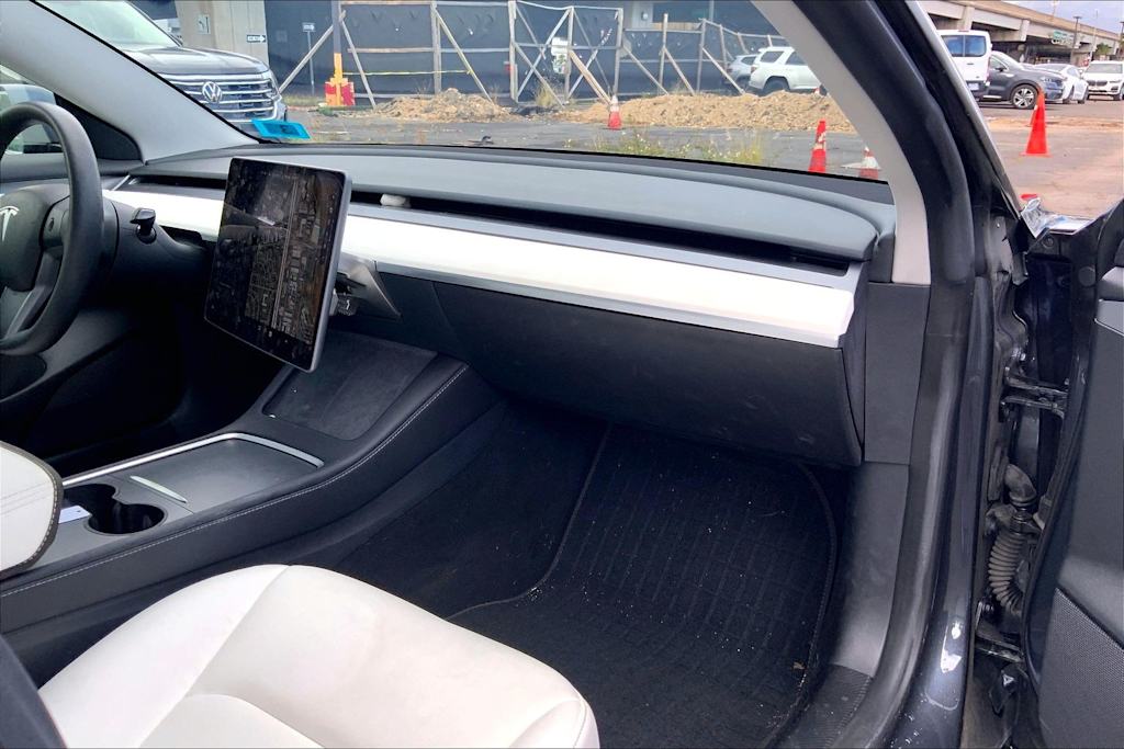 Thumbnail: 2022 Tesla Model 3 - 24