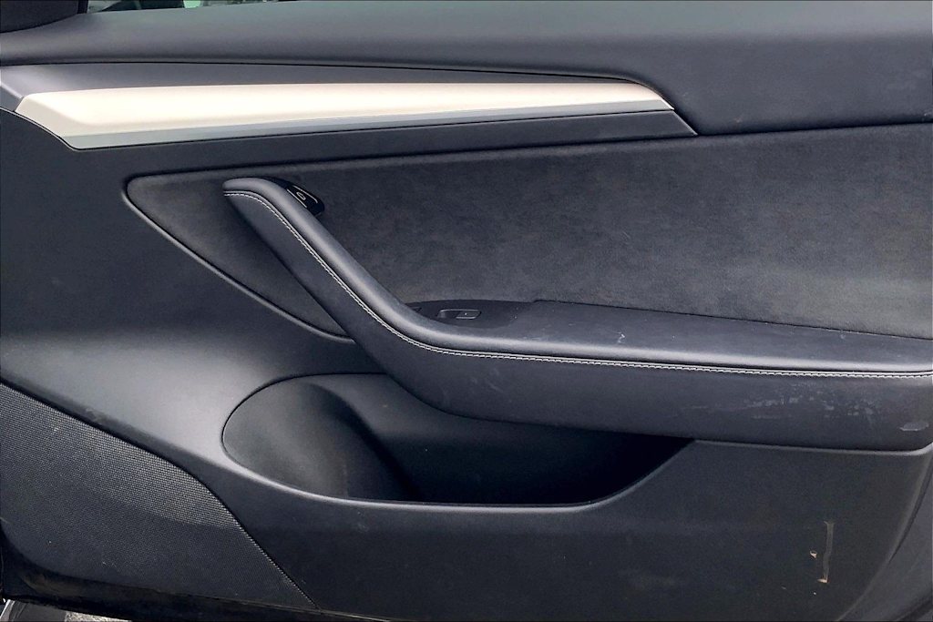 Thumbnail: 2022 Tesla Model 3 - 28