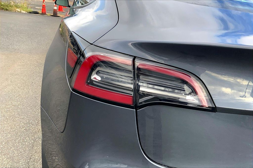 Thumbnail: 2022 Tesla Model 3 - 32