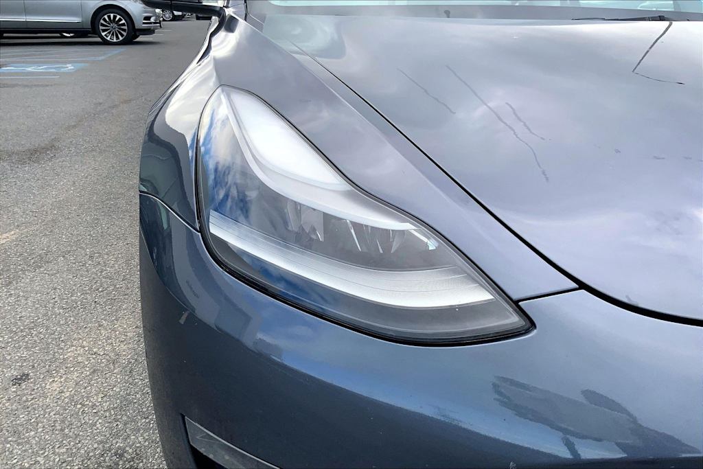 Thumbnail: 2022 Tesla Model 3 - 31