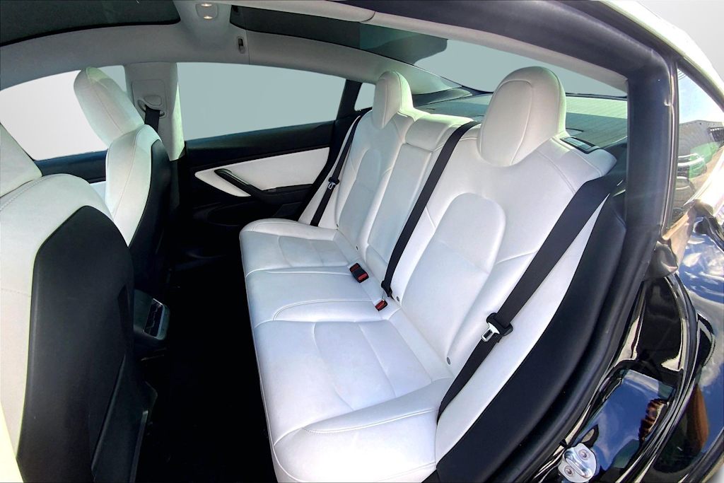 Thumbnail: 2019 Tesla Model 3 - 29