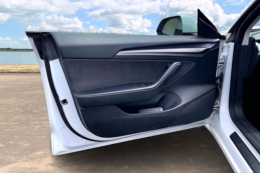 Thumbnail: 2022 Tesla Model 3 - 27