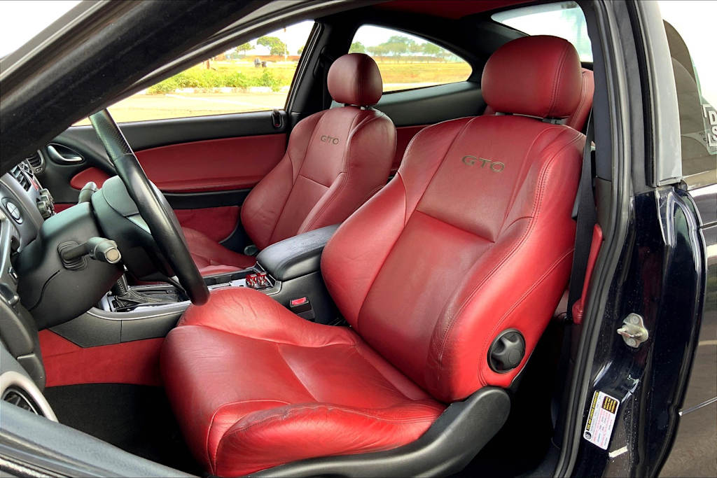 2005 Pontiac GTO Base 10