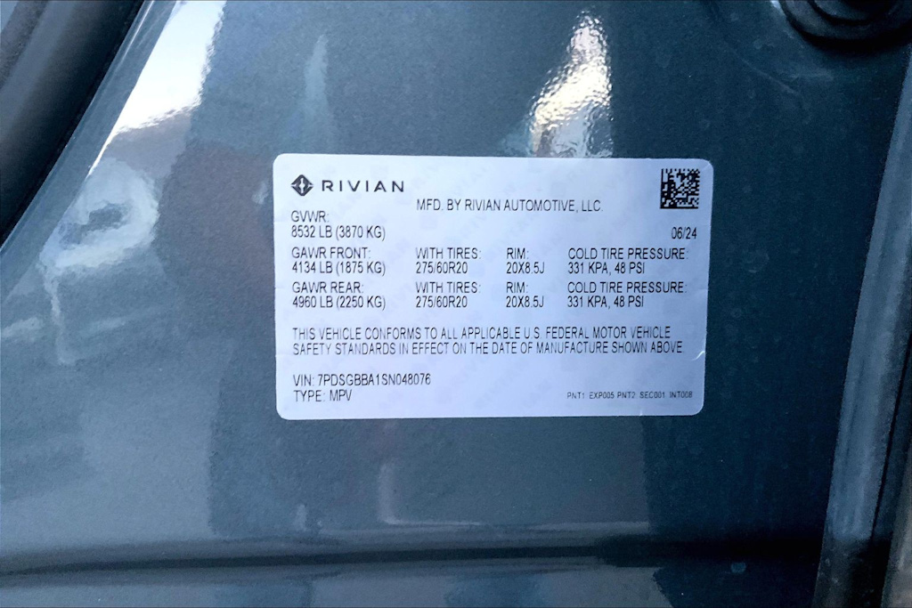 Thumbnail: 2025 Rivian R1S - 18